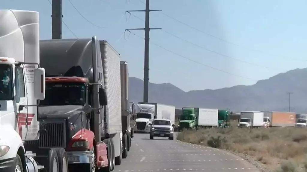 Reportan Fila de Más de 20 Kilómetros en el Puente Internacional Santa Teresa