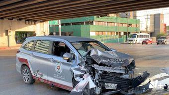 Un conductor provocó un accidente al no respetar el semáforo en rojo en Saltillo.