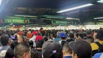 Caos en la Línea 8 del Metro de la CDMX