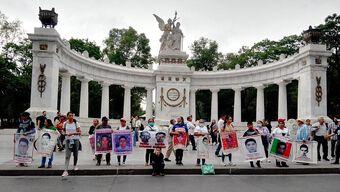 Protestan en CDMX por Normalistas de Ayotzinapa