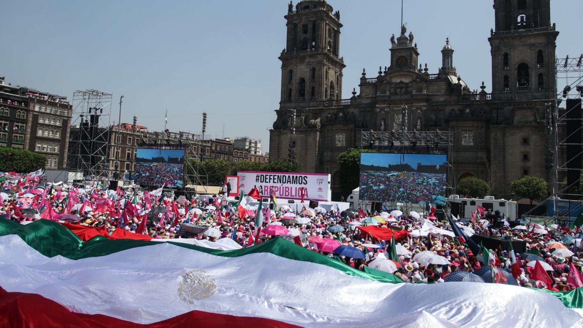 Galería | Así se Vivió la Mega Marcha de la Marea Rosa Hoy en el Centro y Zócalo de la CDMX