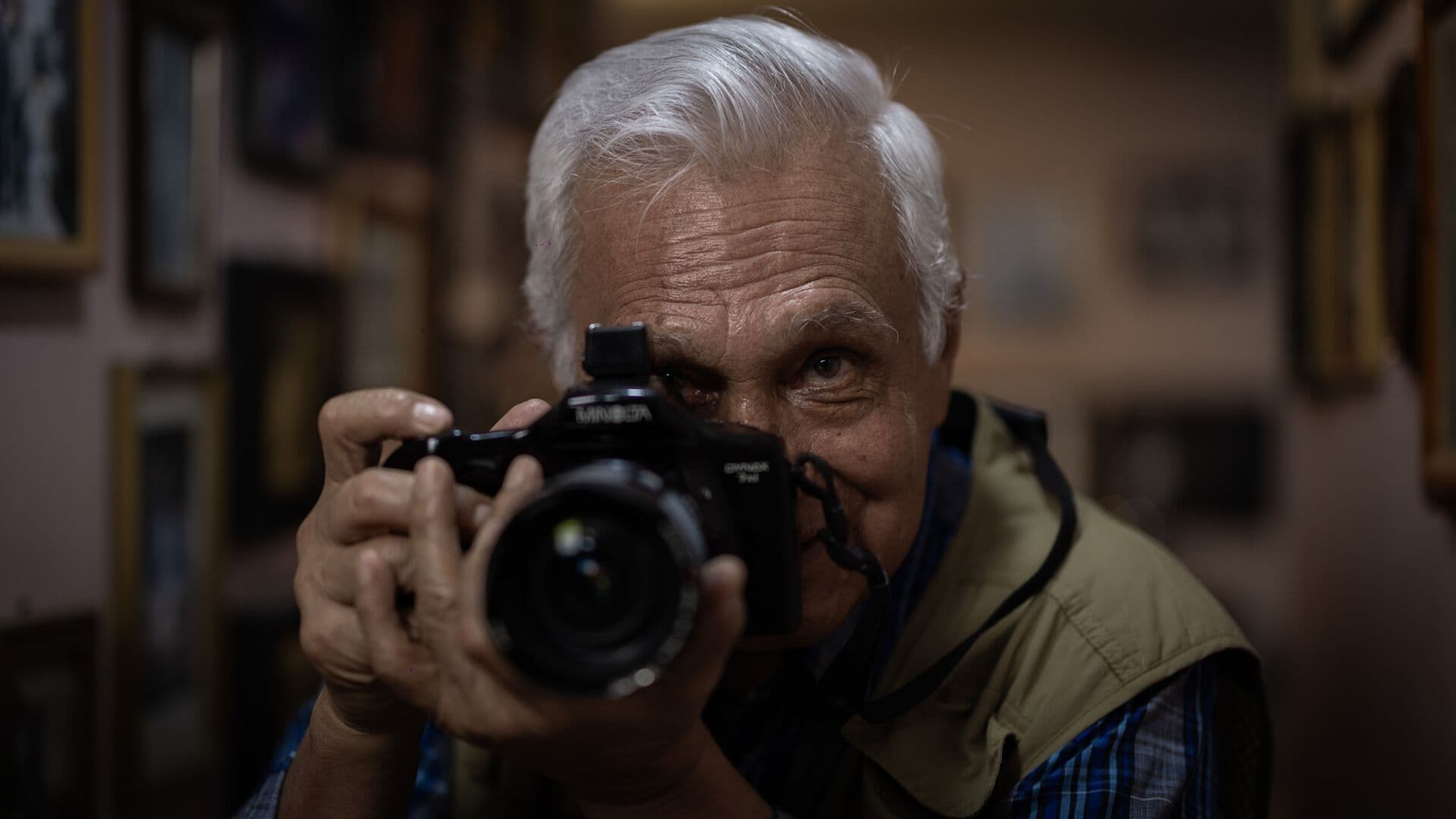 Juan Ponce Guardián: El Fotógrafo que Retrató la Vida Nocturna de la CDMX