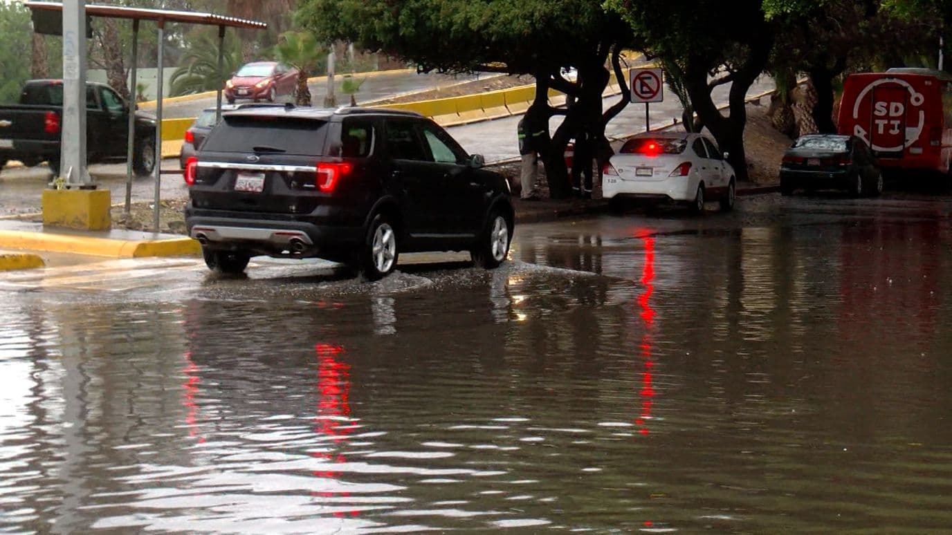 Retiran Basura y Tierra Arrastrada por la Tormenta ‘Rachel’ en Desarenadores de Tijuana