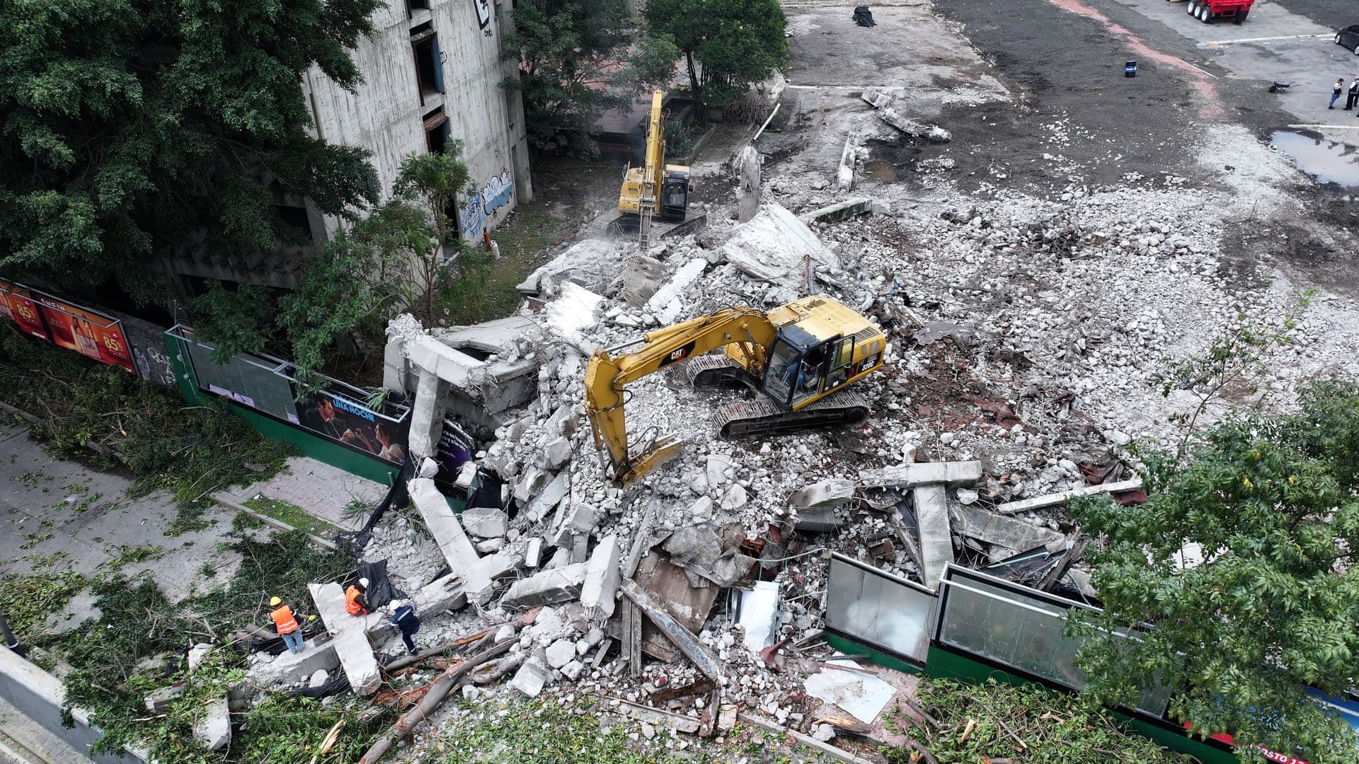 Derrumbe de edificio en Viaducto Miguel Alemán