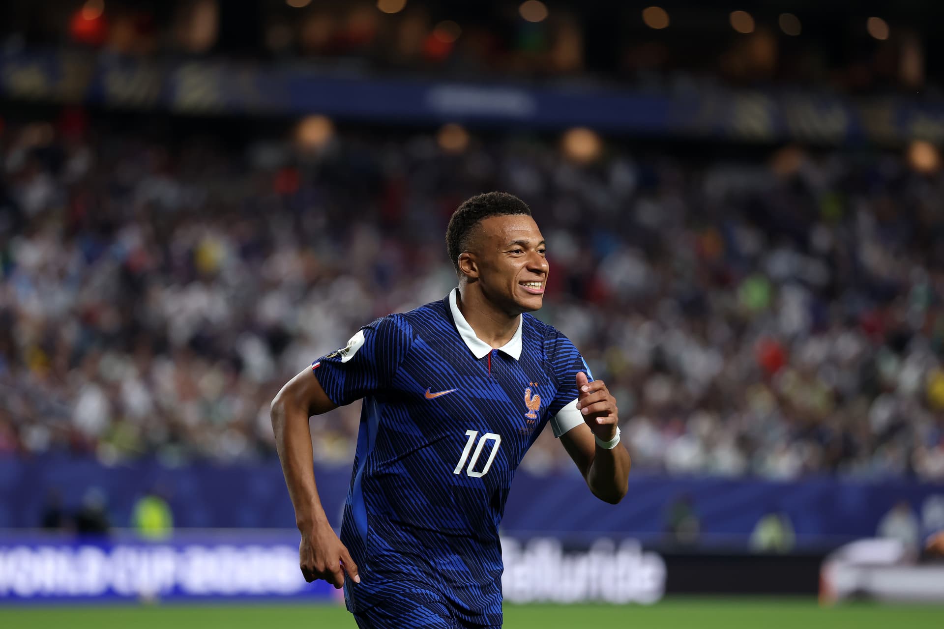 Kylian Mbappé durante un partido con la selección de Francia en el Mundial 2026